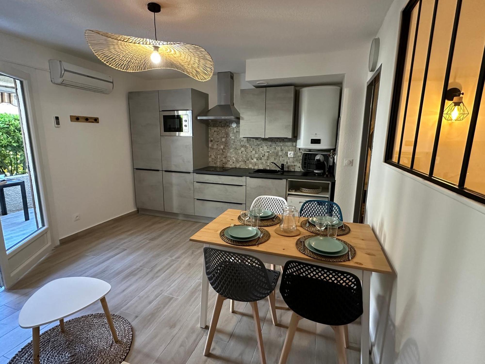 Appartement Climatise Avec Chambre Et Parking Privatif Locations Vld Camargue Saintes-Maries-de-la-Mer Exterior photo